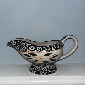 Temptations Gravy Boat (no saucer) 2 in stock. Black pattern